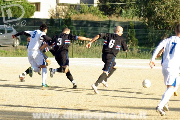 Davide Farci ostacolato da Nicola Schirru